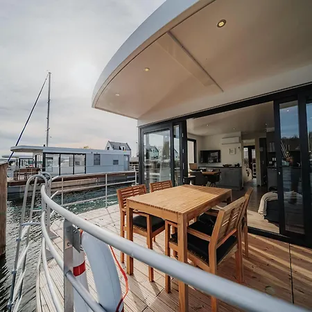 بوتيل Spacious Houseboat In بيناموندا