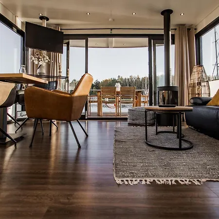 Spacious Houseboat In بوتيل بيناموندا