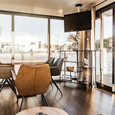 Spacious Houseboat In 페네뮌데