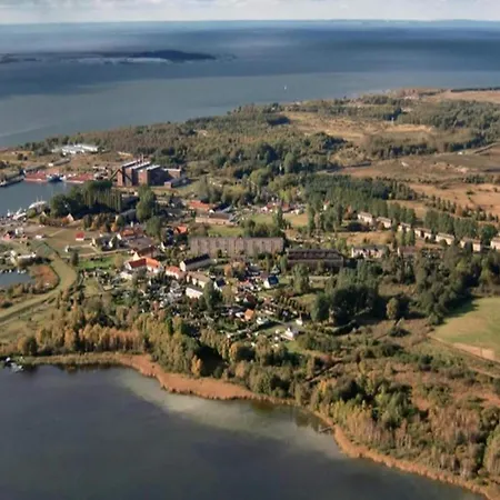 بوتيل Spacious Houseboat In *