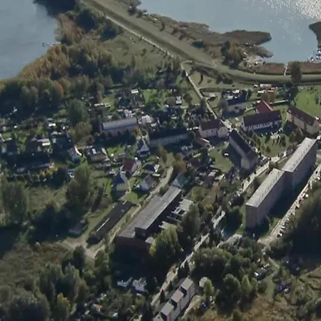 بوتيل Spacious Houseboat In بيناموندا