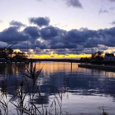 Spacious Houseboat In بوتيل بيناموندا