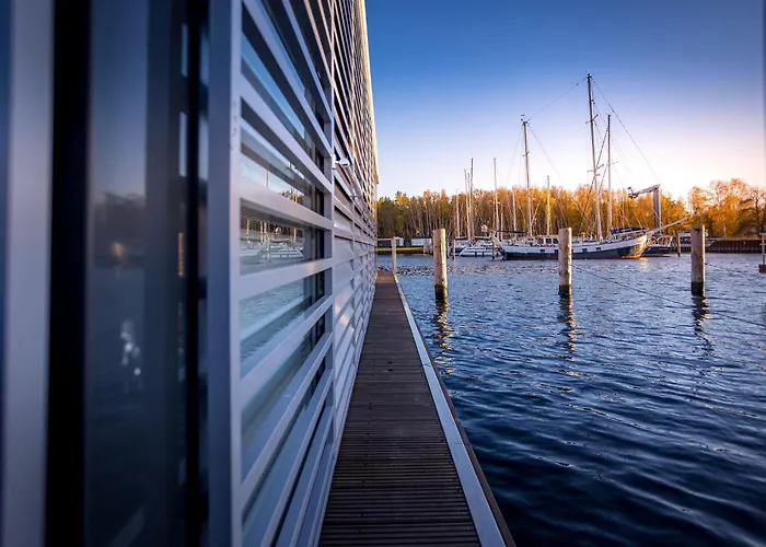 Spacious Houseboat In * Peenemünde
