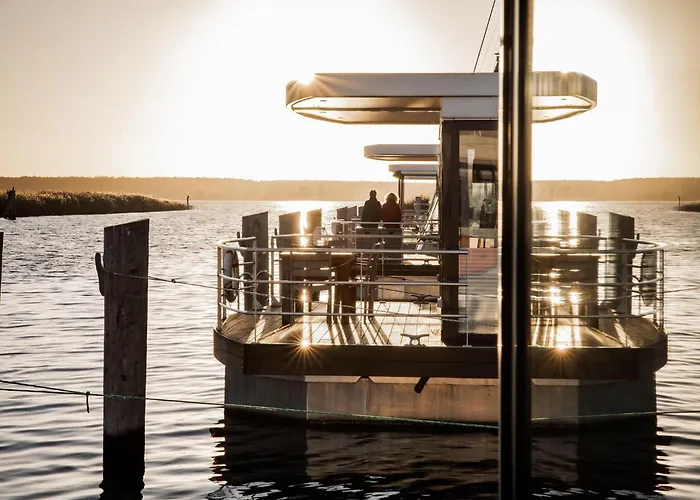 Spacious Houseboat In Botel *