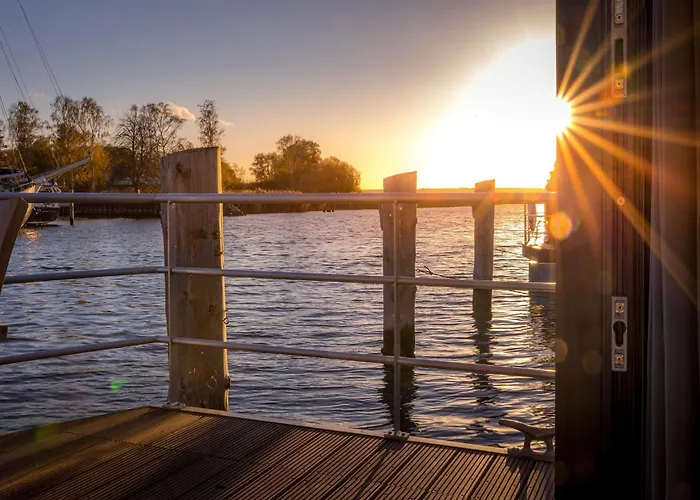 Spacious Houseboat In Botel